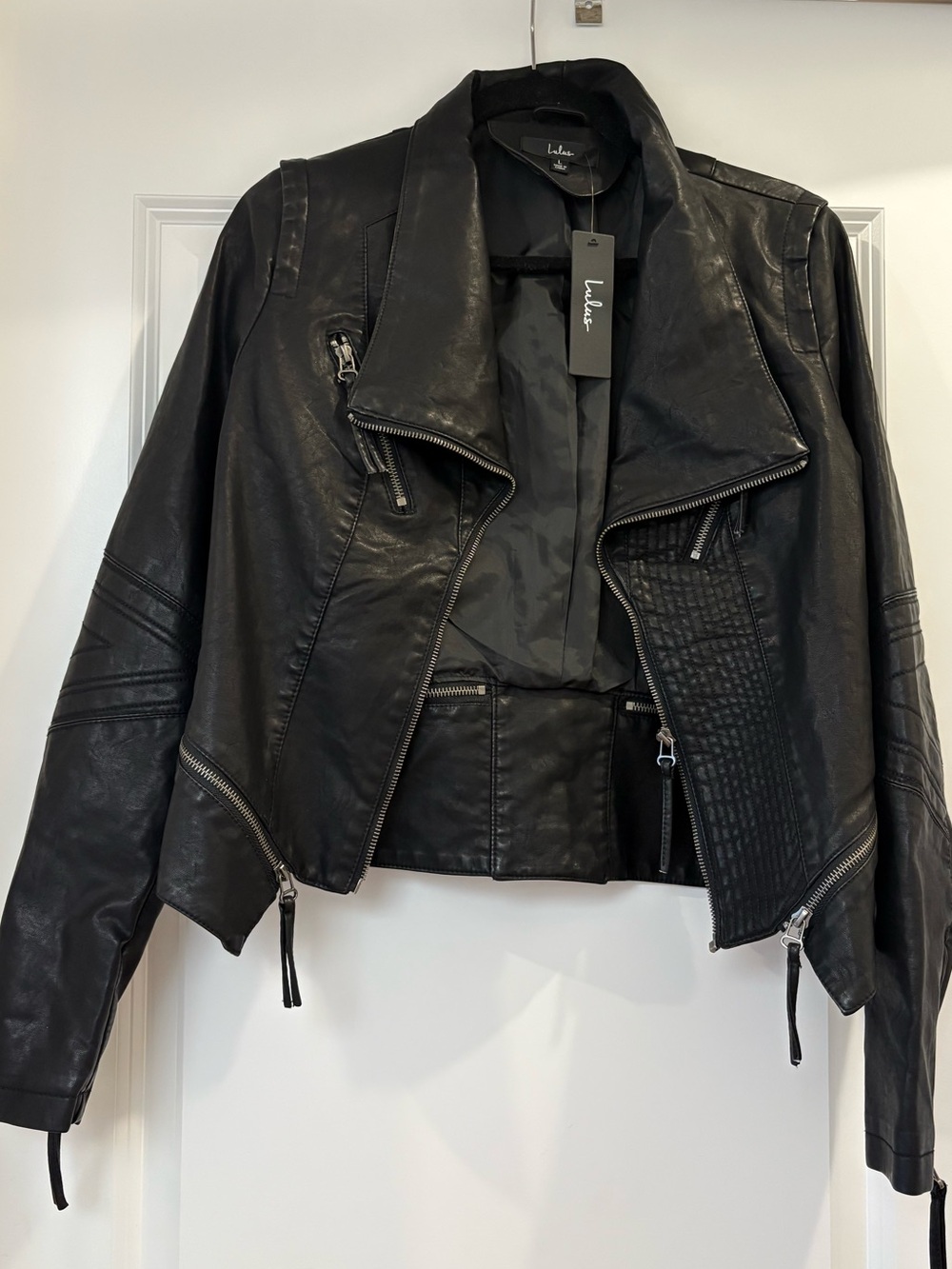 NWT Lulu's Black Faux Leather Cropped Moto Jacket with Zipper Details (Size L)
